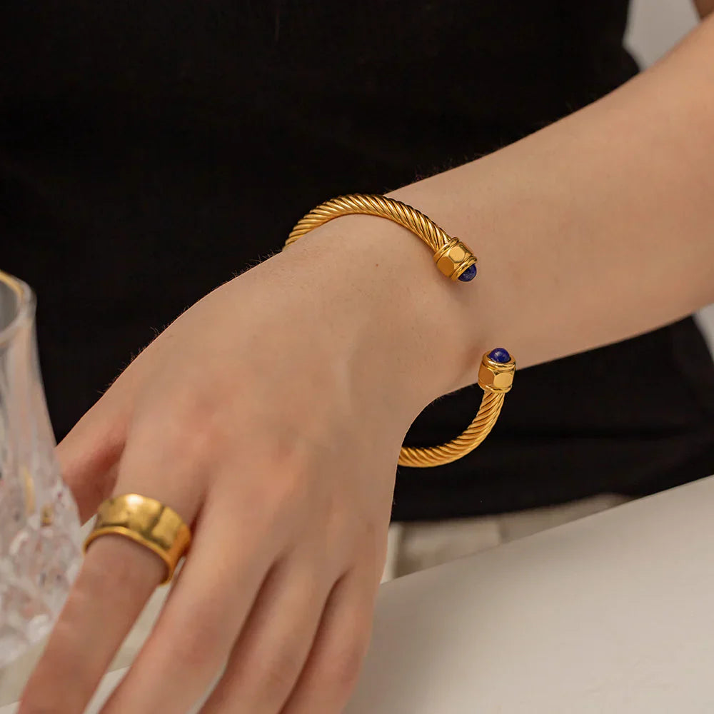 Thea – Elegantes Goldenes Armband