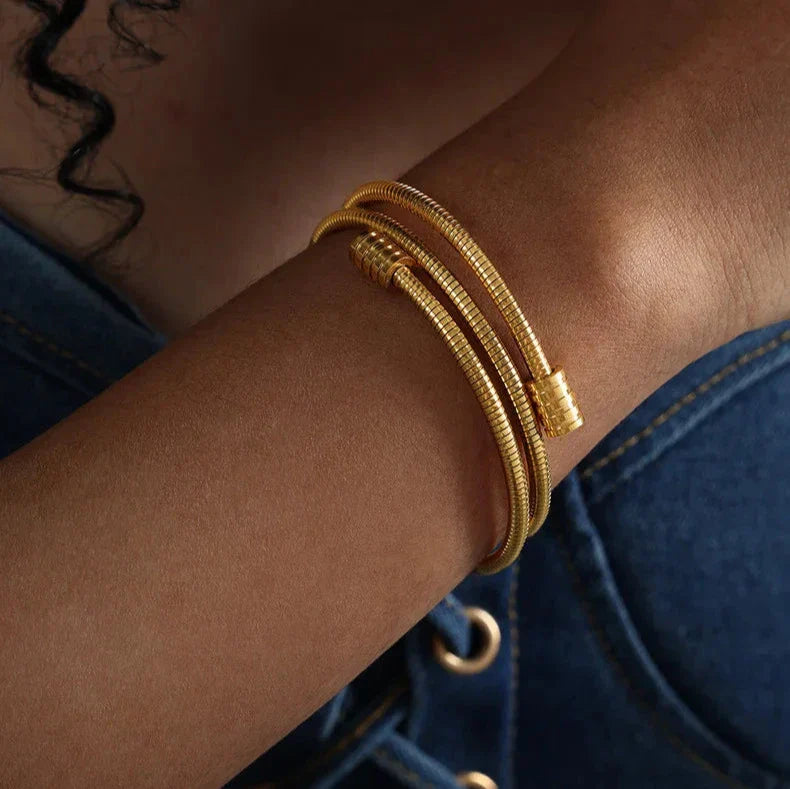 Ariane – Collier Serpent Multi-lagen mit Knochen-Details