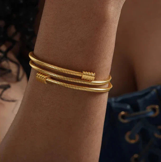 Ariane – Collier Serpent Multi-lagen mit Knochen-Details