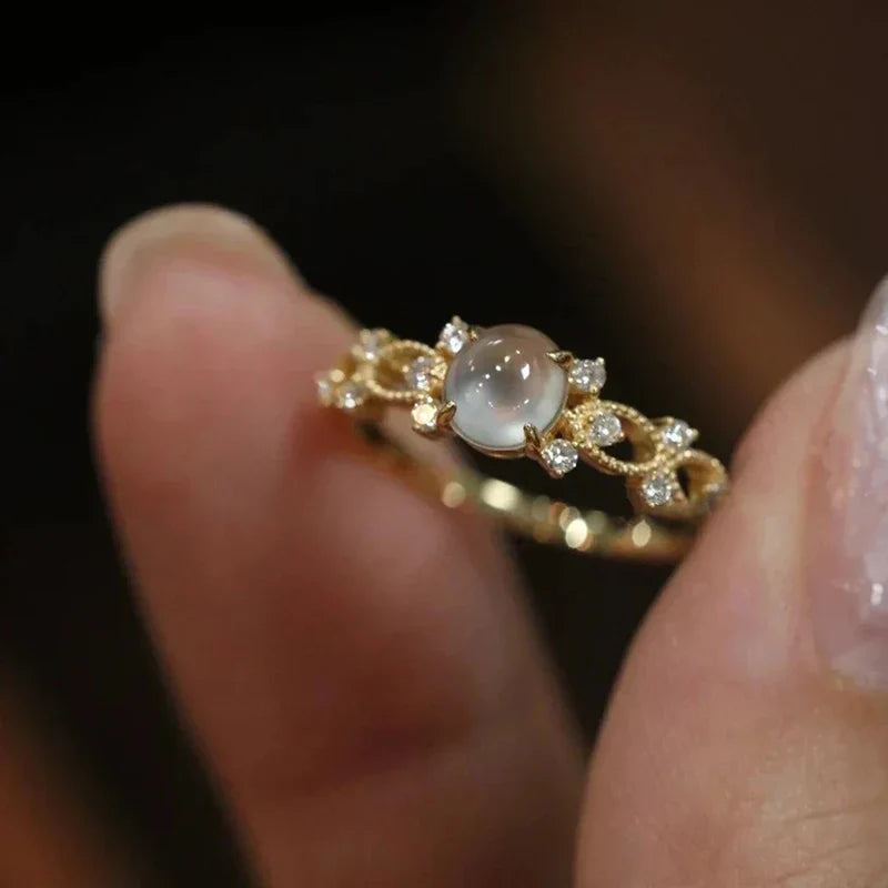 Sienna – Ring Mondstein Handgefasst