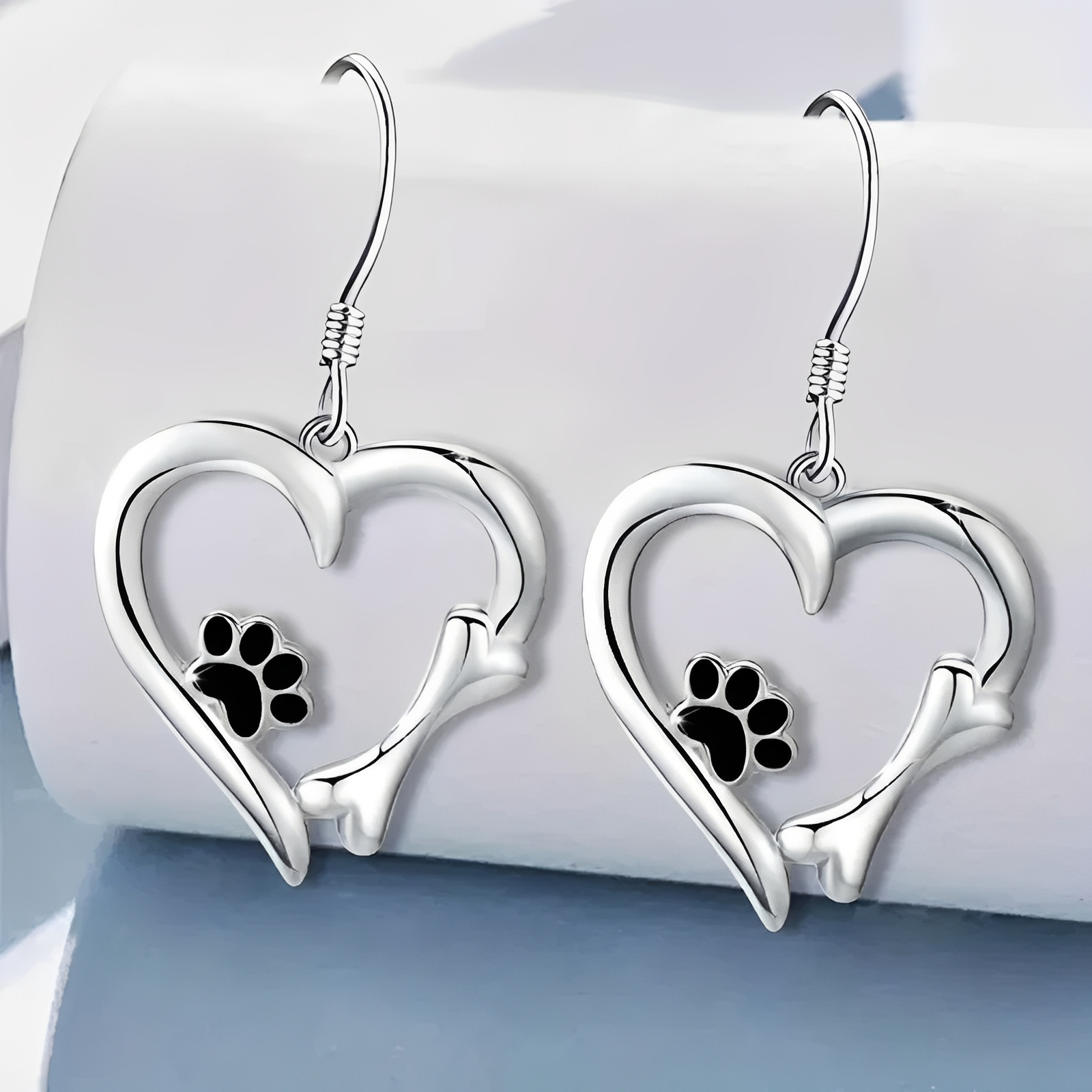 Elvie – Ohrringe mit Katze & Liebespfoten