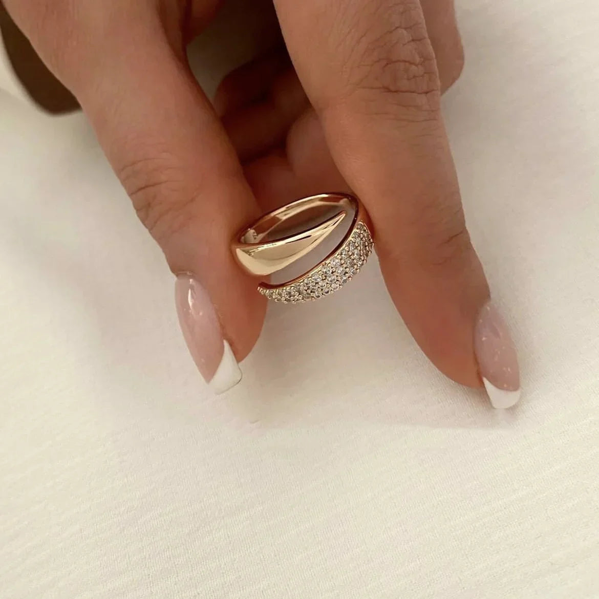 Irina – Gebogener Ring Vergoldet 18K