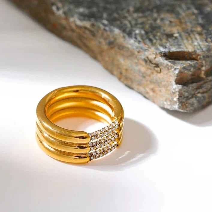 Elara – Wellenring mit Glanz