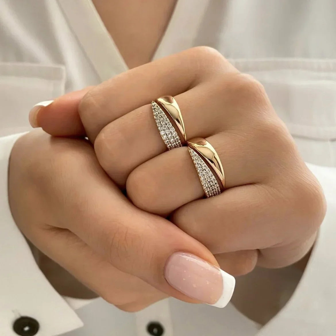 Irina – Gebogener Ring Vergoldet 18K