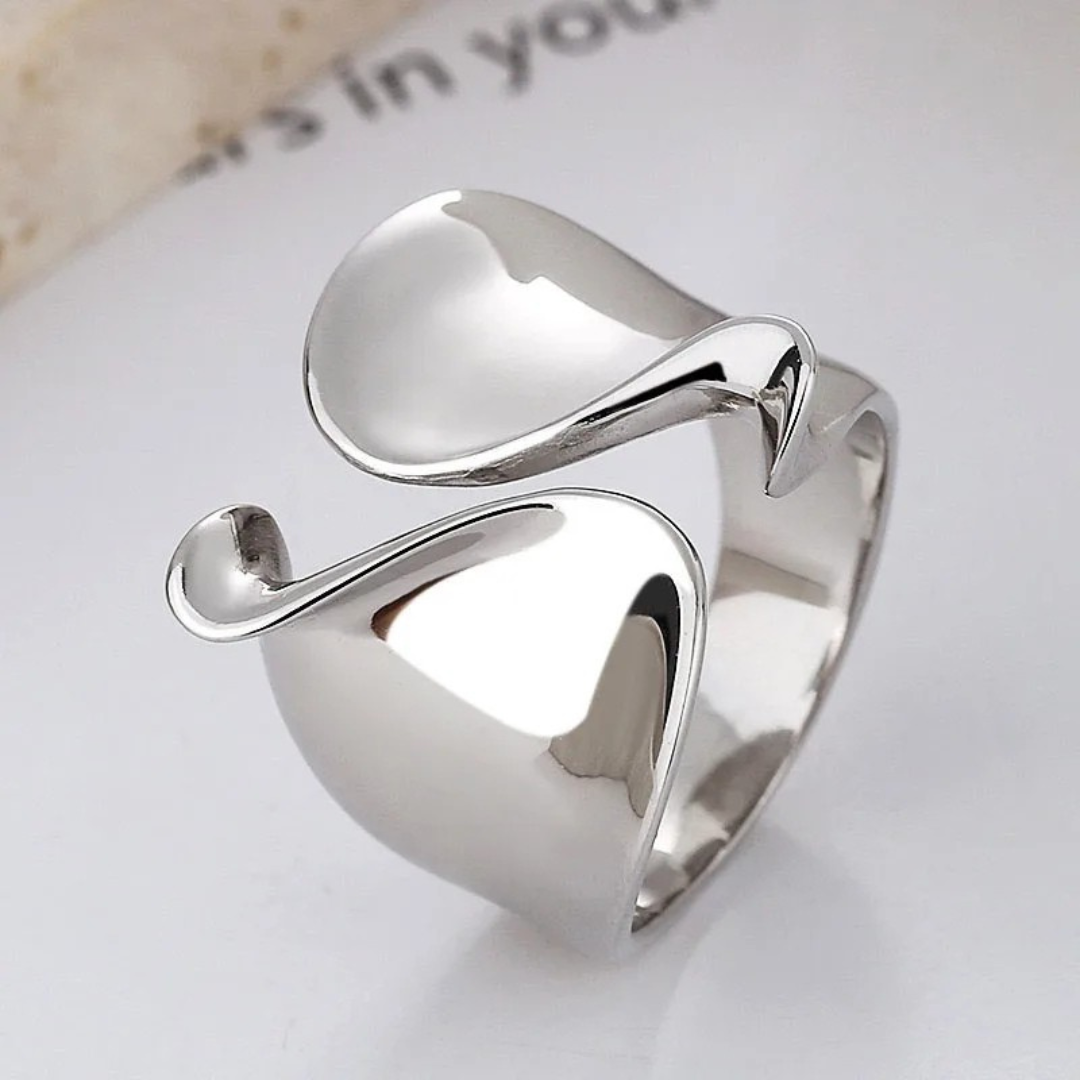 Zerelle – Eingewickelter Ring aus Sterlingsilber