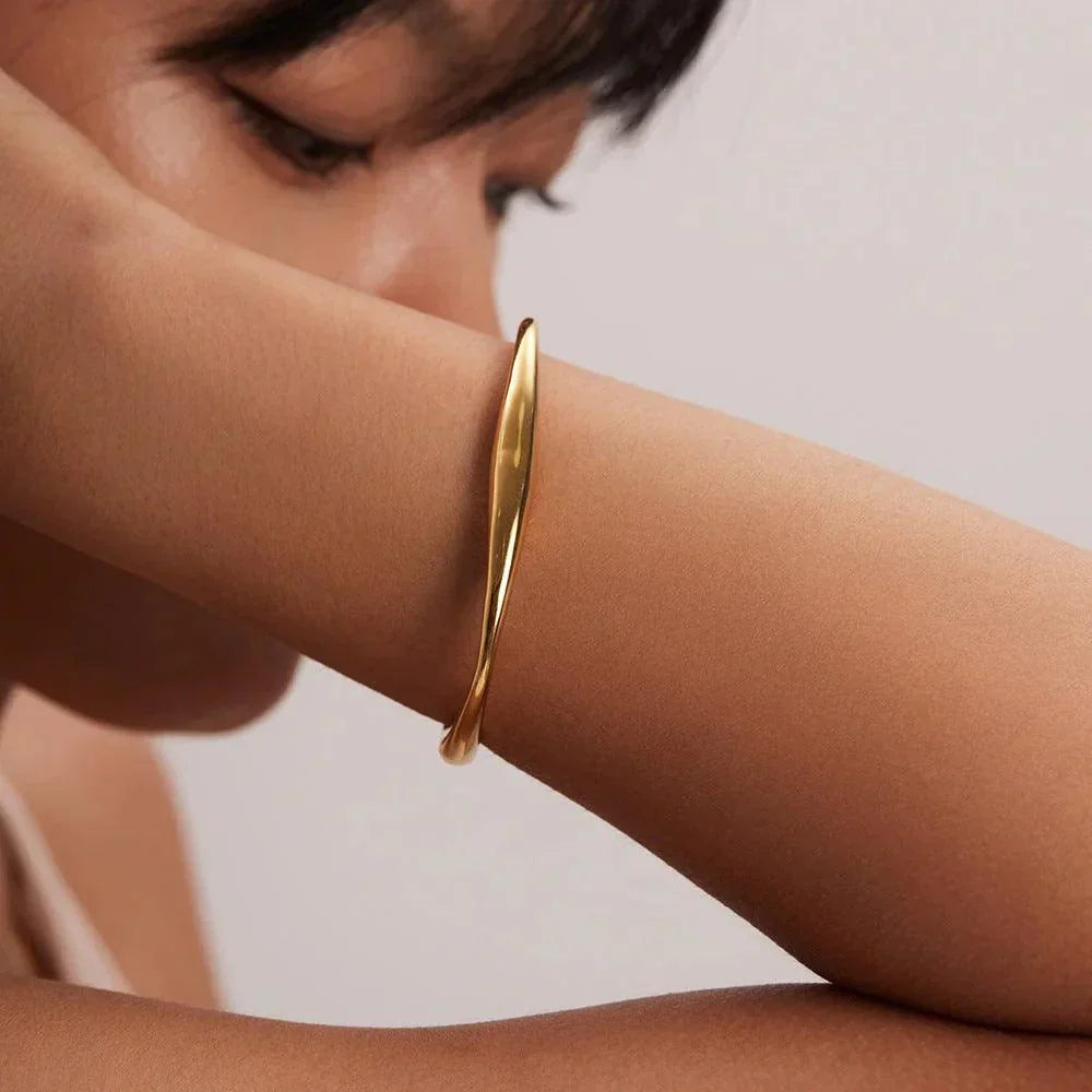 Dia – Skulptiertes Armband aus Edelstahl