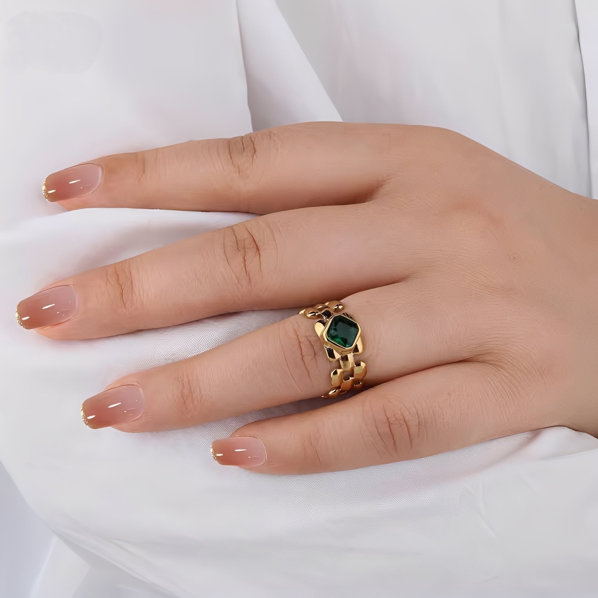 Emira – Eleganter Smaragd-Ring