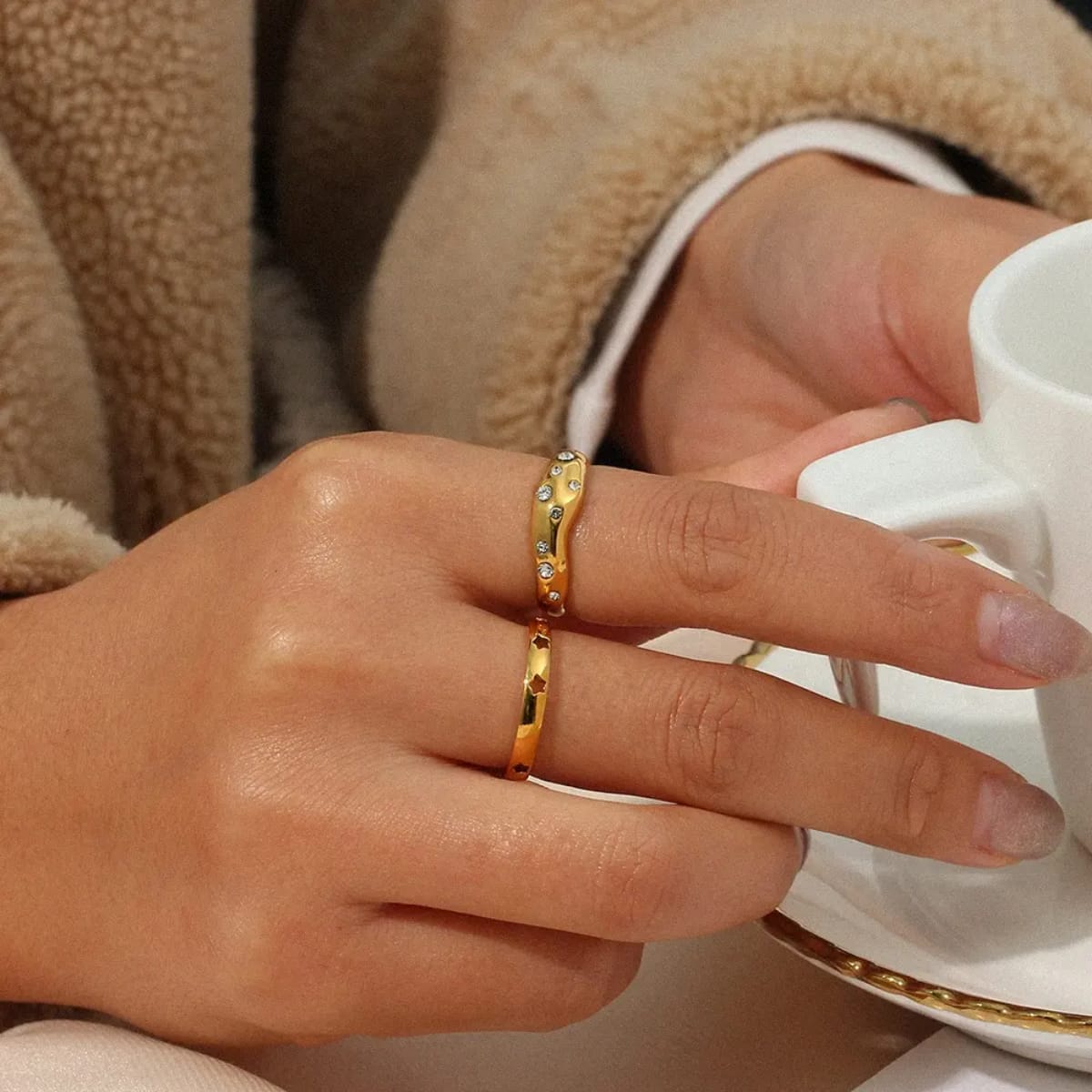 Laura – Eleganter Unregelmäßiger Ring mit Zirkonias