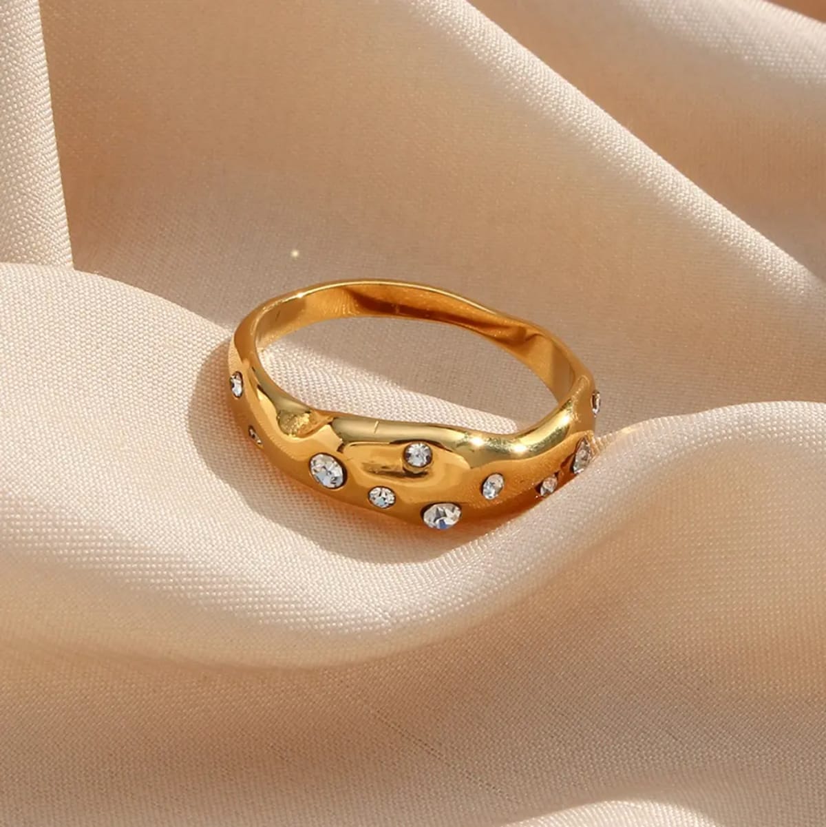 Laura – Eleganter Unregelmäßiger Ring mit Zirkonias