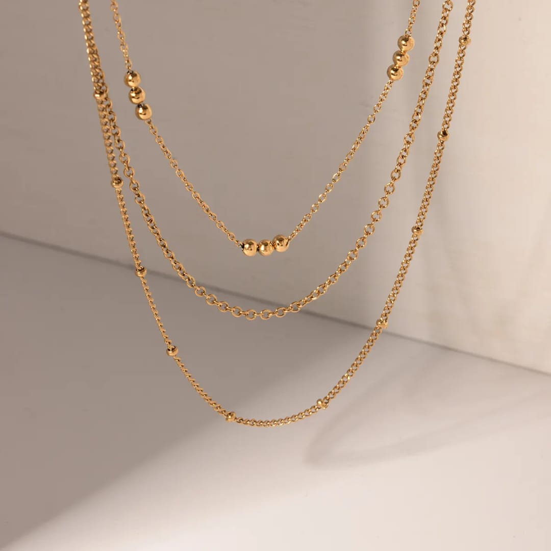 Alina – Elegante Goldene Dreischichtige Halskette