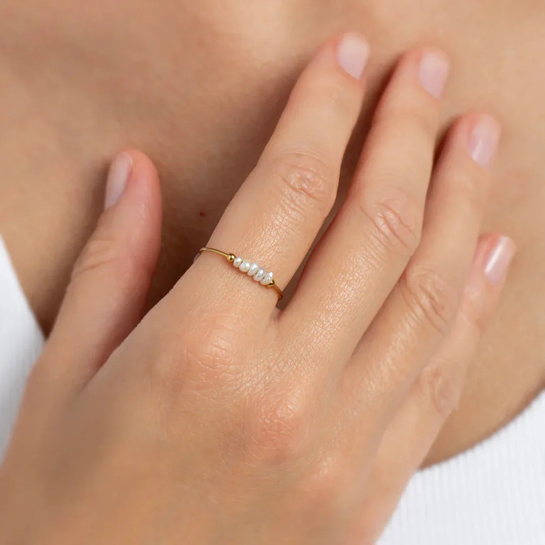 Lucie – Ring aus Gold mit natürlicher Barockperle