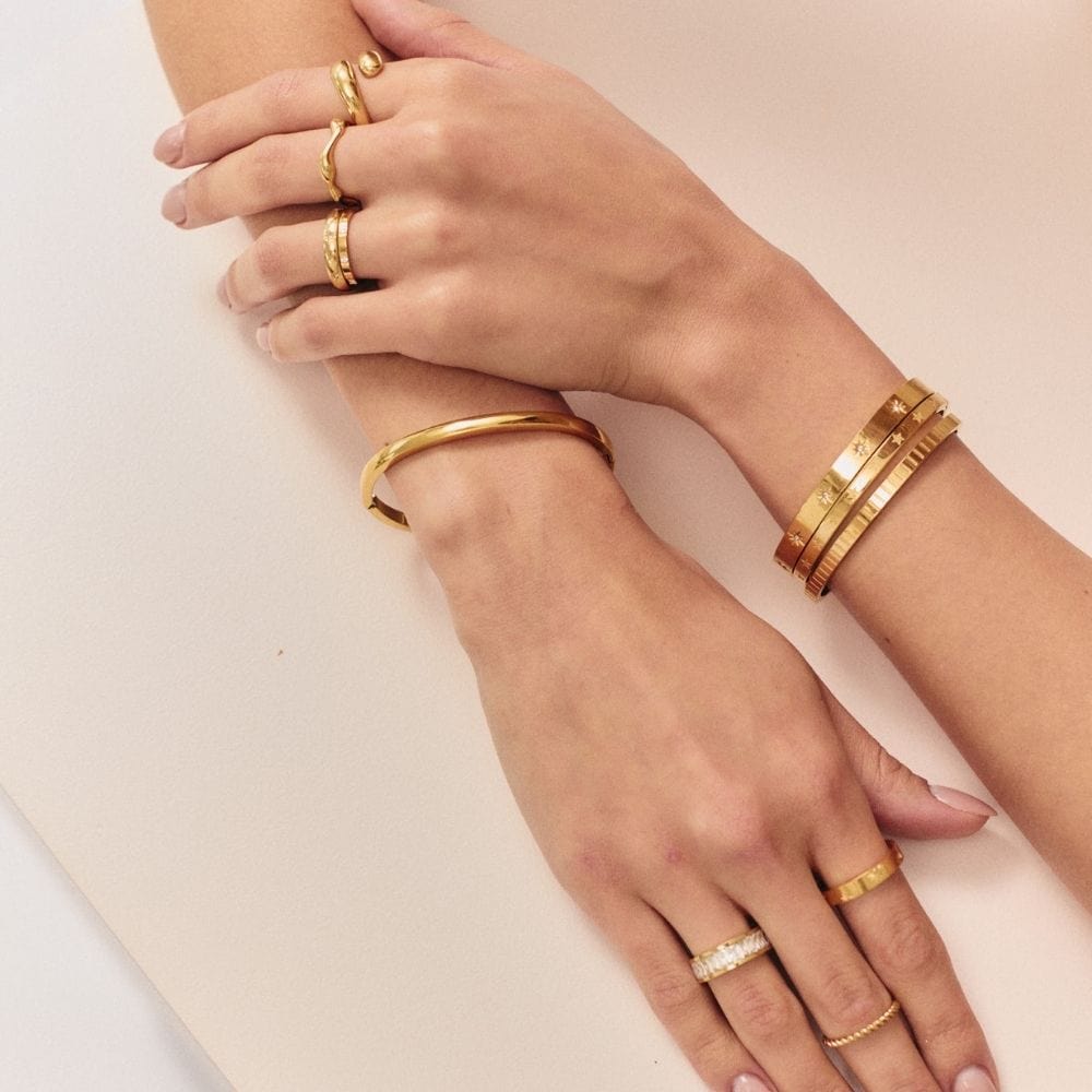Rina – Gedrehter Ring aus Titanstahl