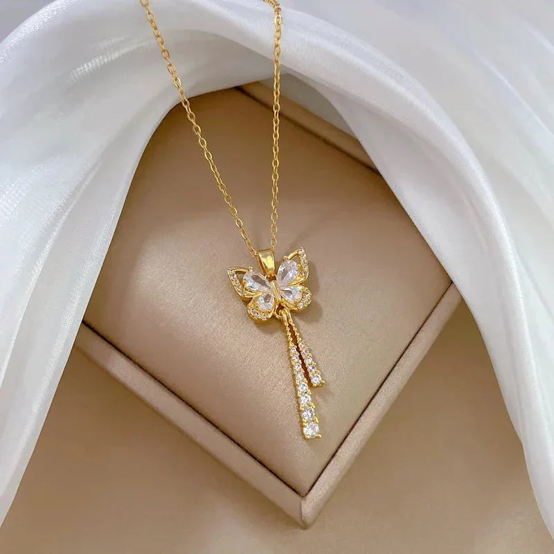 Avie – Funkelnde Schmetterlingskette aus Diamanten