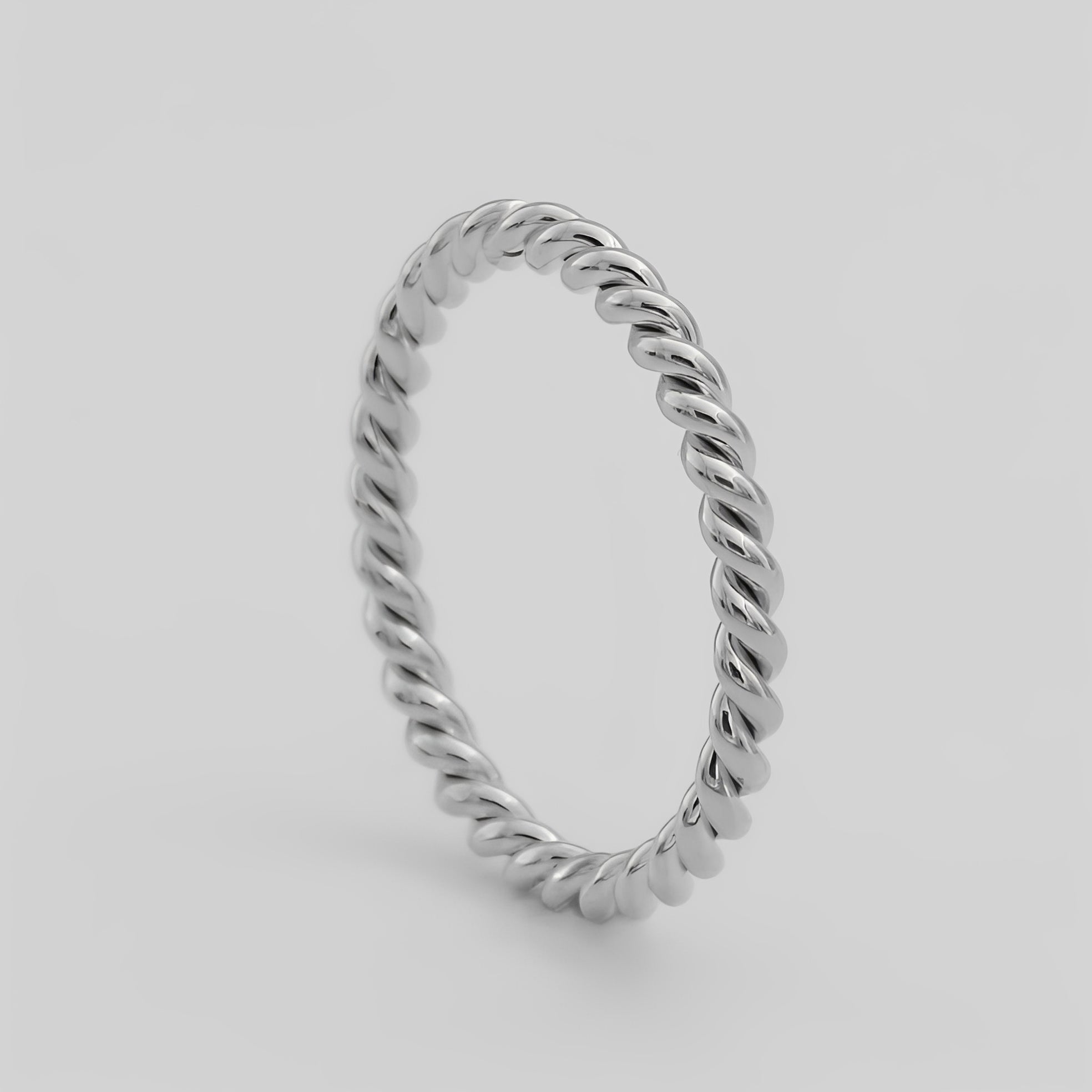 Mila – Feiner gedrehter Ring mit elegantem Design