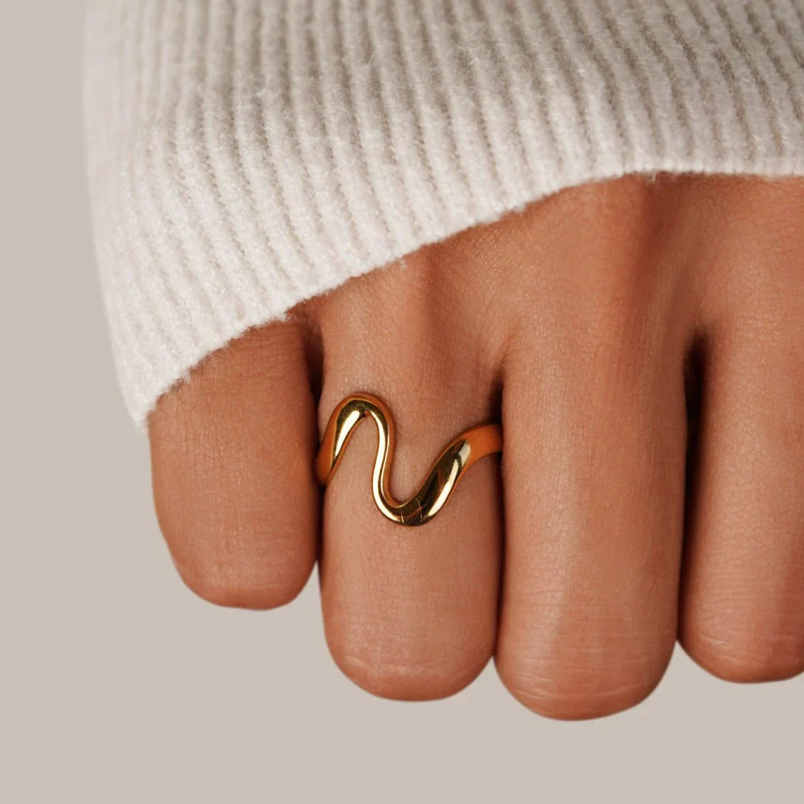 Valerie – Wellenring aus elegantem Gold