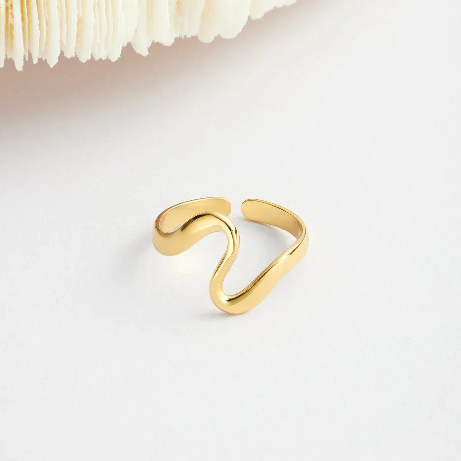 Valerie – Wellenring aus elegantem Gold