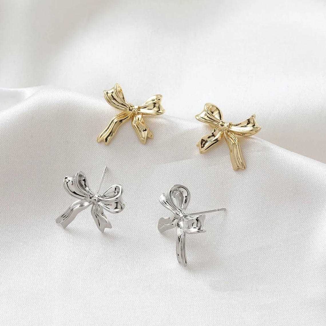 Weißgold-Ohrringe mit Schleife - Ohrstecker mit Schleifenmuster