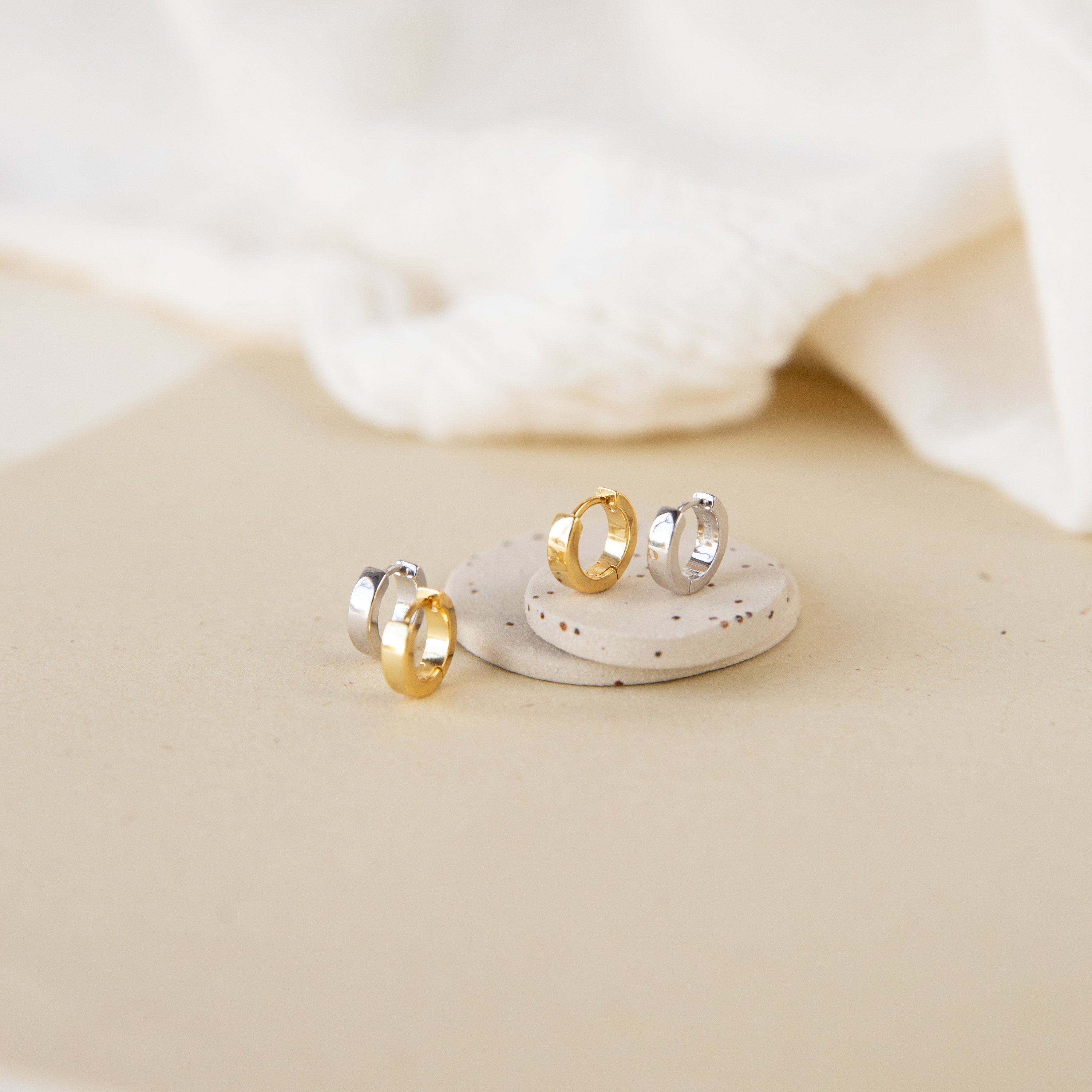 Klassische Huggies - Minimalistische kleine Hoops