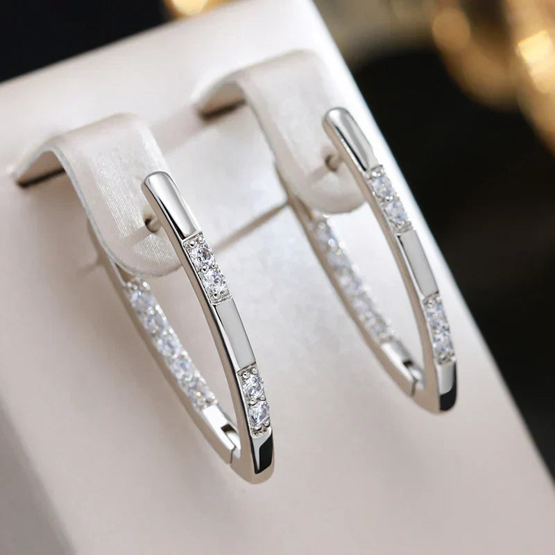 Lyssia – Elegante Goldene Ohrringe mit Zirkon