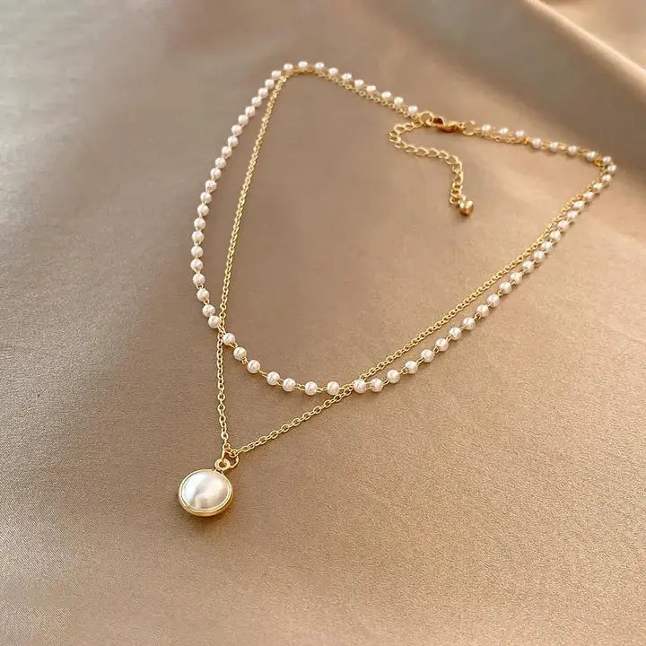 Auriane – Elegante Halskette aus Perlen und Goldkette