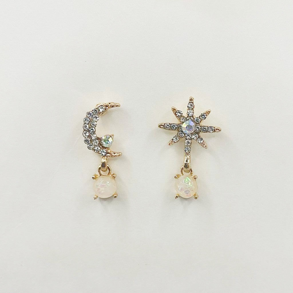 Stella – Asymmetrische Ohrringe aus Opal