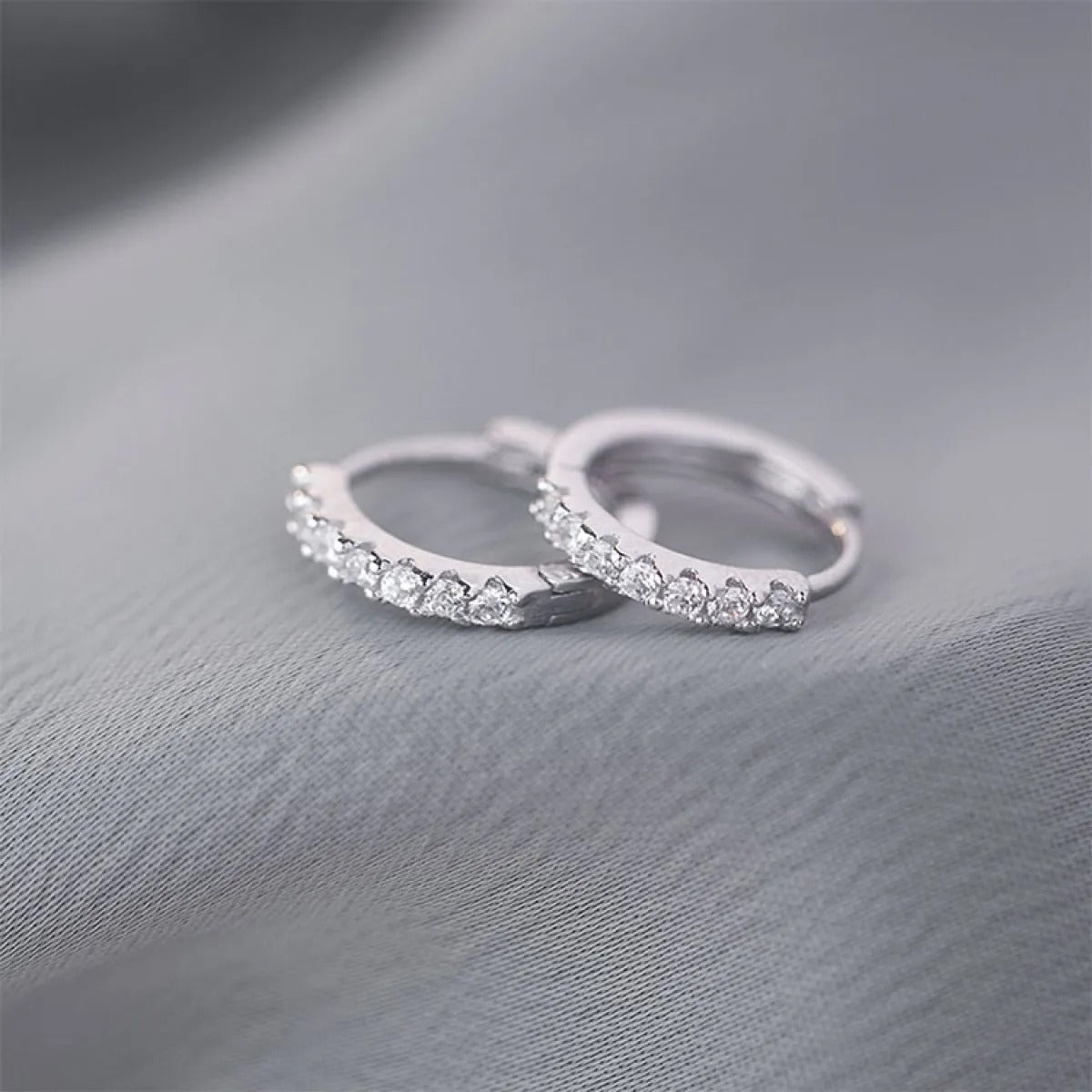 Mara – Silberne Sterling-Creolen mit Diamanten