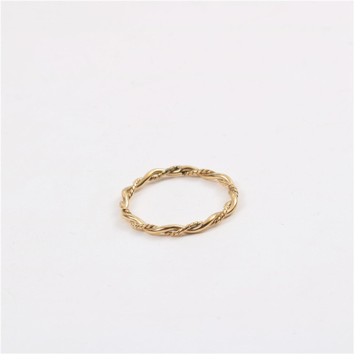 Aïcha – Gedrehter Ring im raffinierten Stil