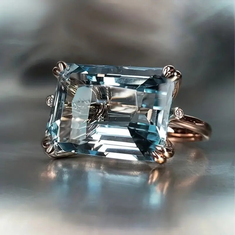 Lisa – Vintage-Ring mit funkelndem blauem Zirkon