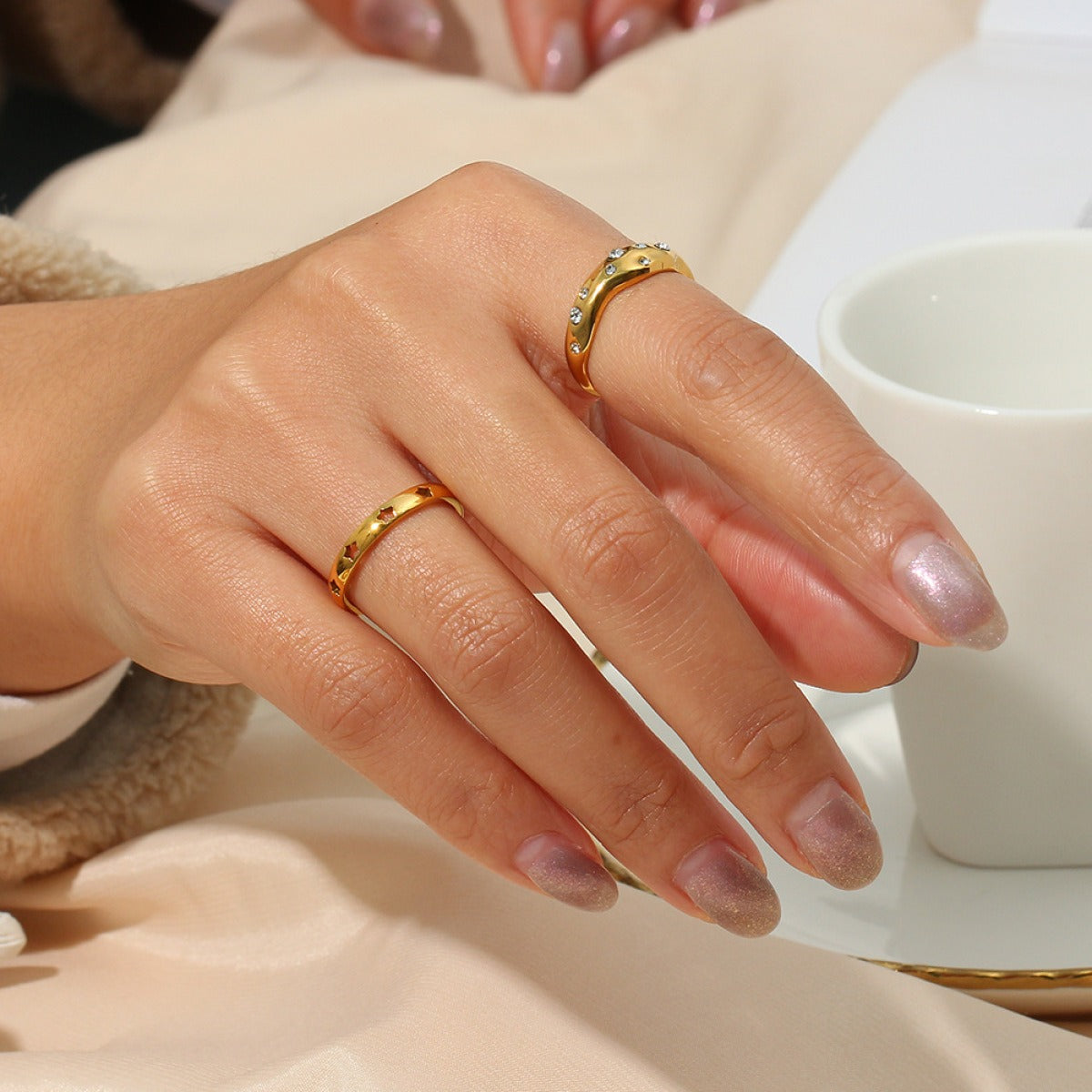 Laura – Eleganter Unregelmäßiger Ring mit Zirkonias