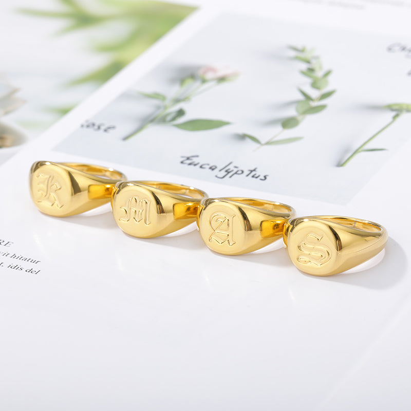 Elise – Buchstabenring in alter englischer Schrift