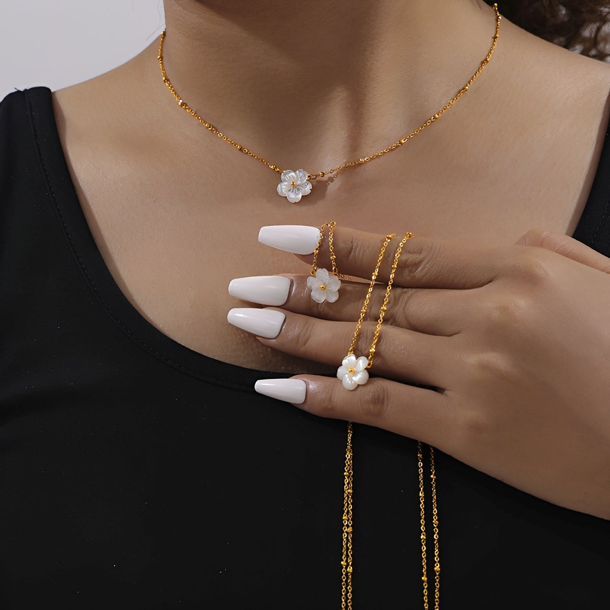Nicole – Halskette weiße Muschelblumen und kalter Stil