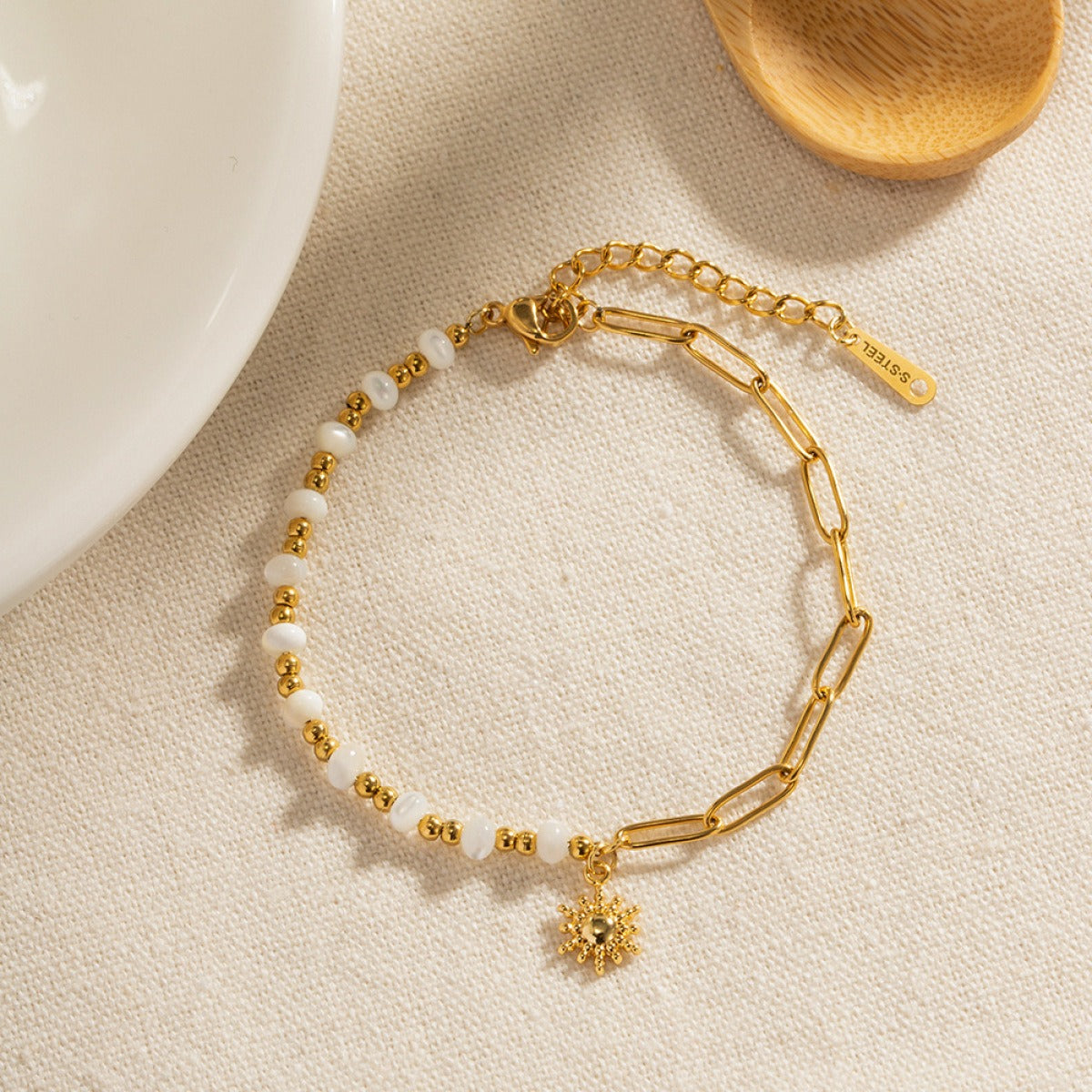 Solara – Elegantes Sonnenblumen-Träumearmband