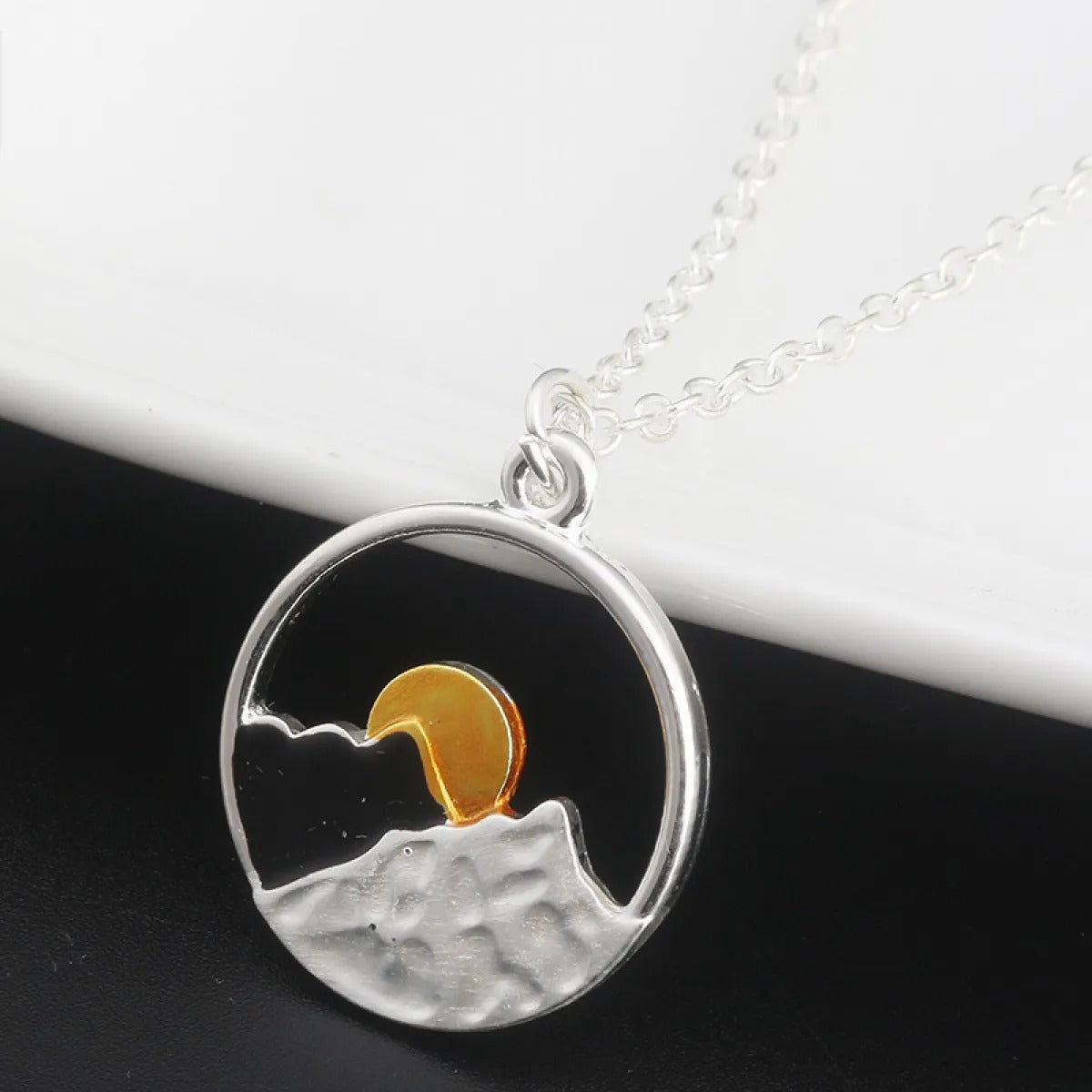 Michelle – Collier Inspiriert von Leuchtenden Gipfeln