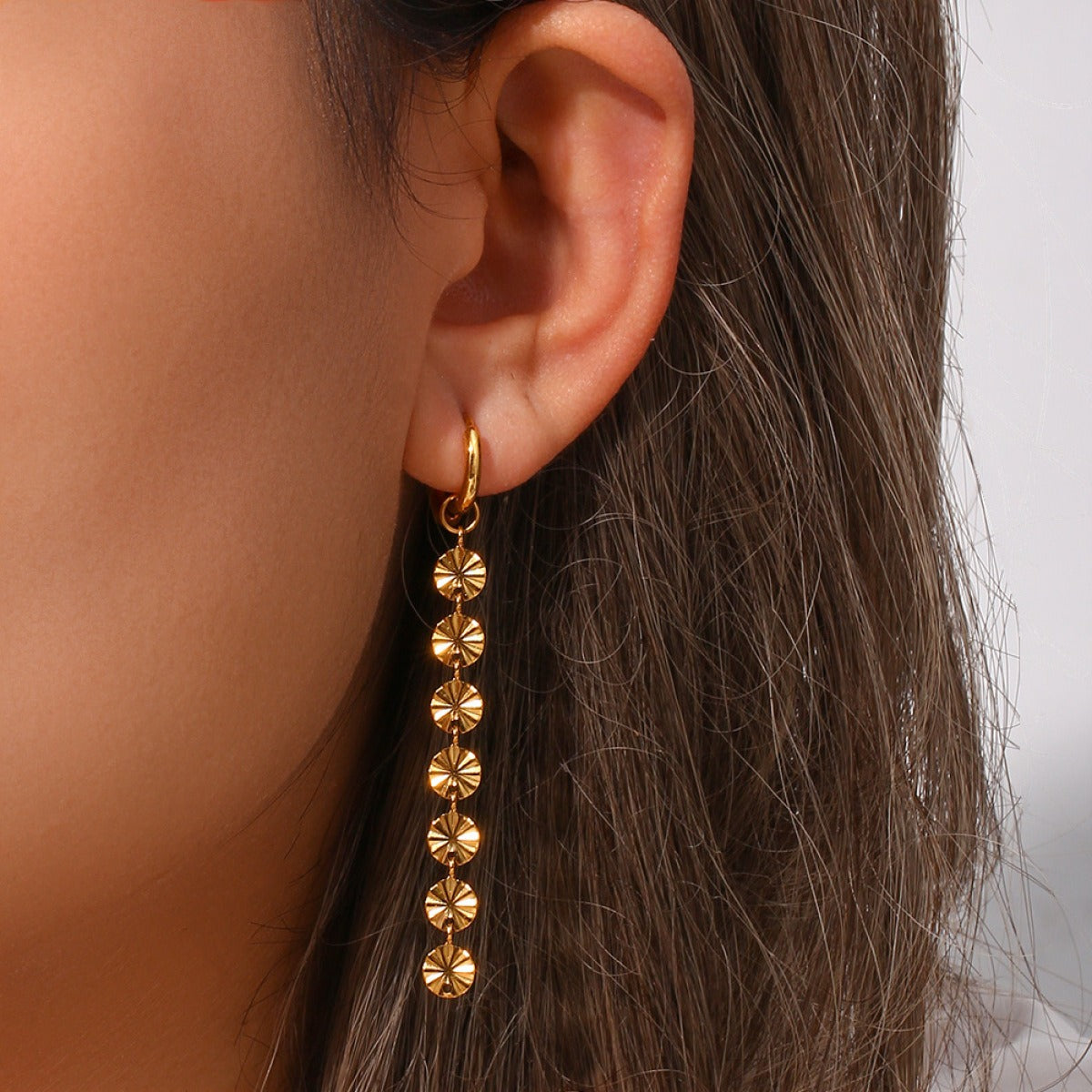 Lou – Goldene Anhänger Ohrringe