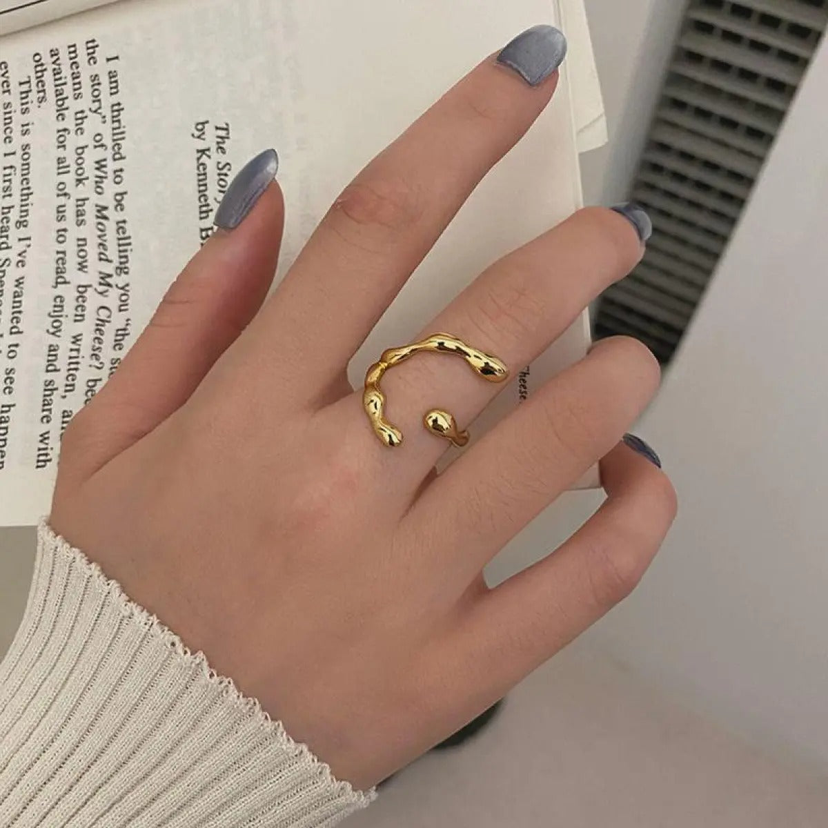 Aika – Eleganter unregelmäßiger Halbmondring