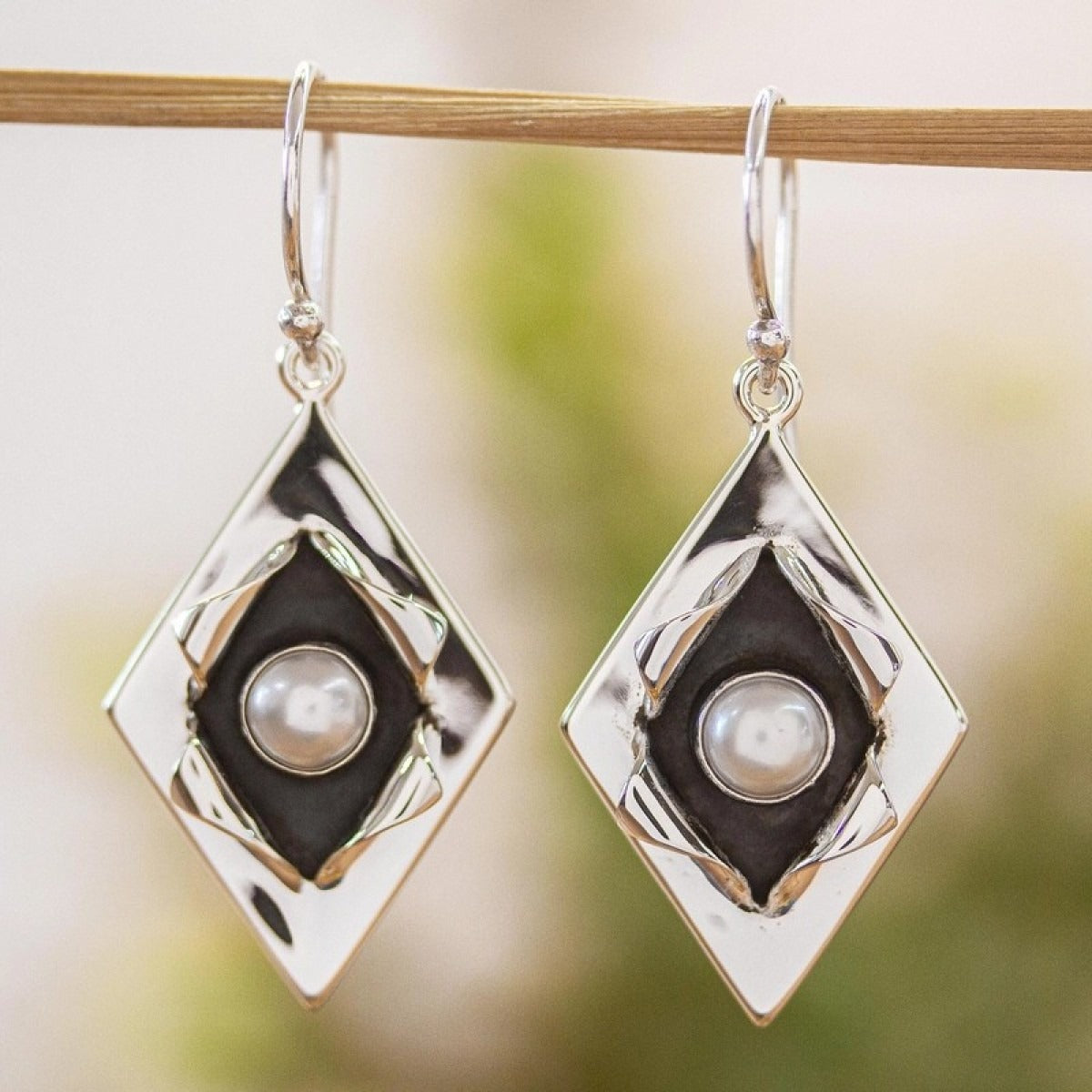 Nova – Vintage-Ohrringe Perlen & Elegantes Silber