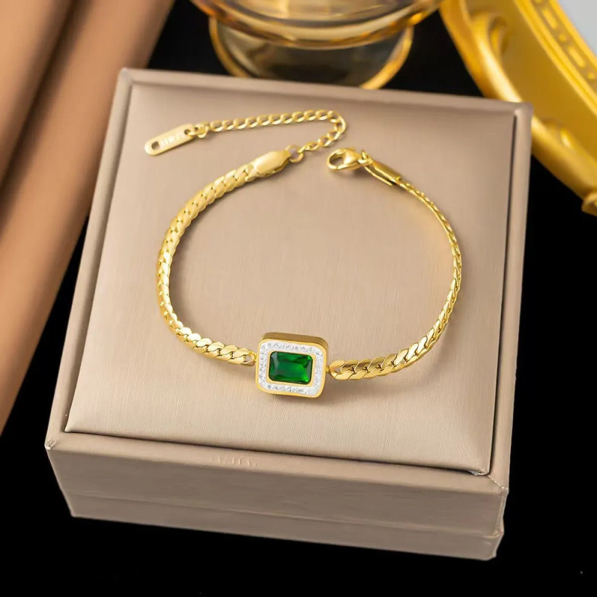Esmeralda – Elegante grüne Zirkonia-Armband