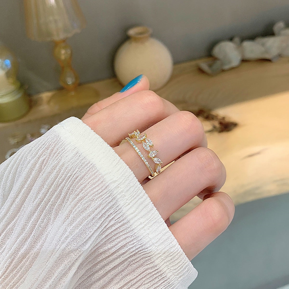 Mia – Ring aus Gold mit funkelndem Kristall