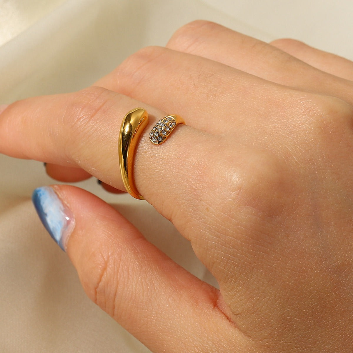 Isalys – Geometrische Mikroverzierte Zirkonring