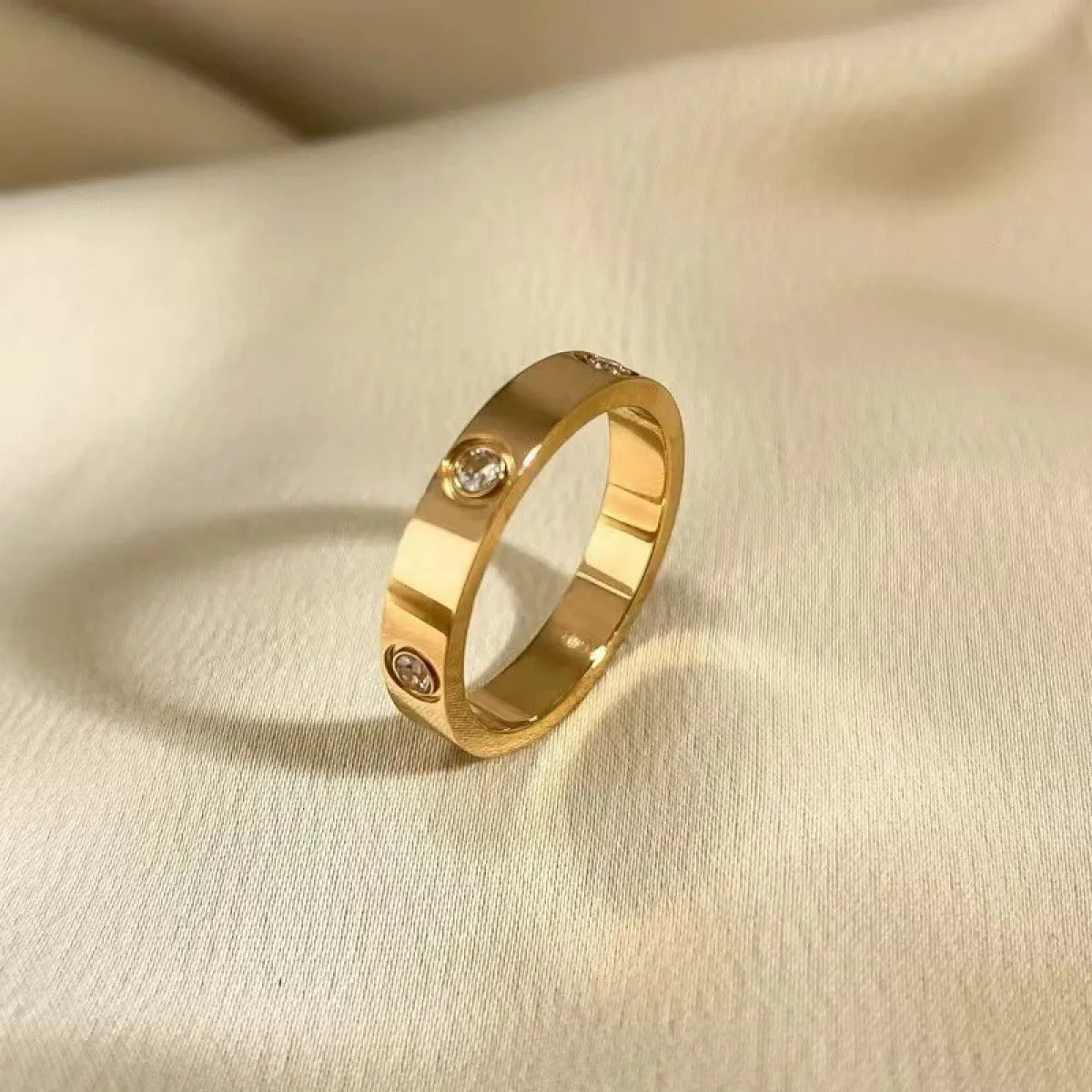 Livia – Titanring mit glitzernden Details
