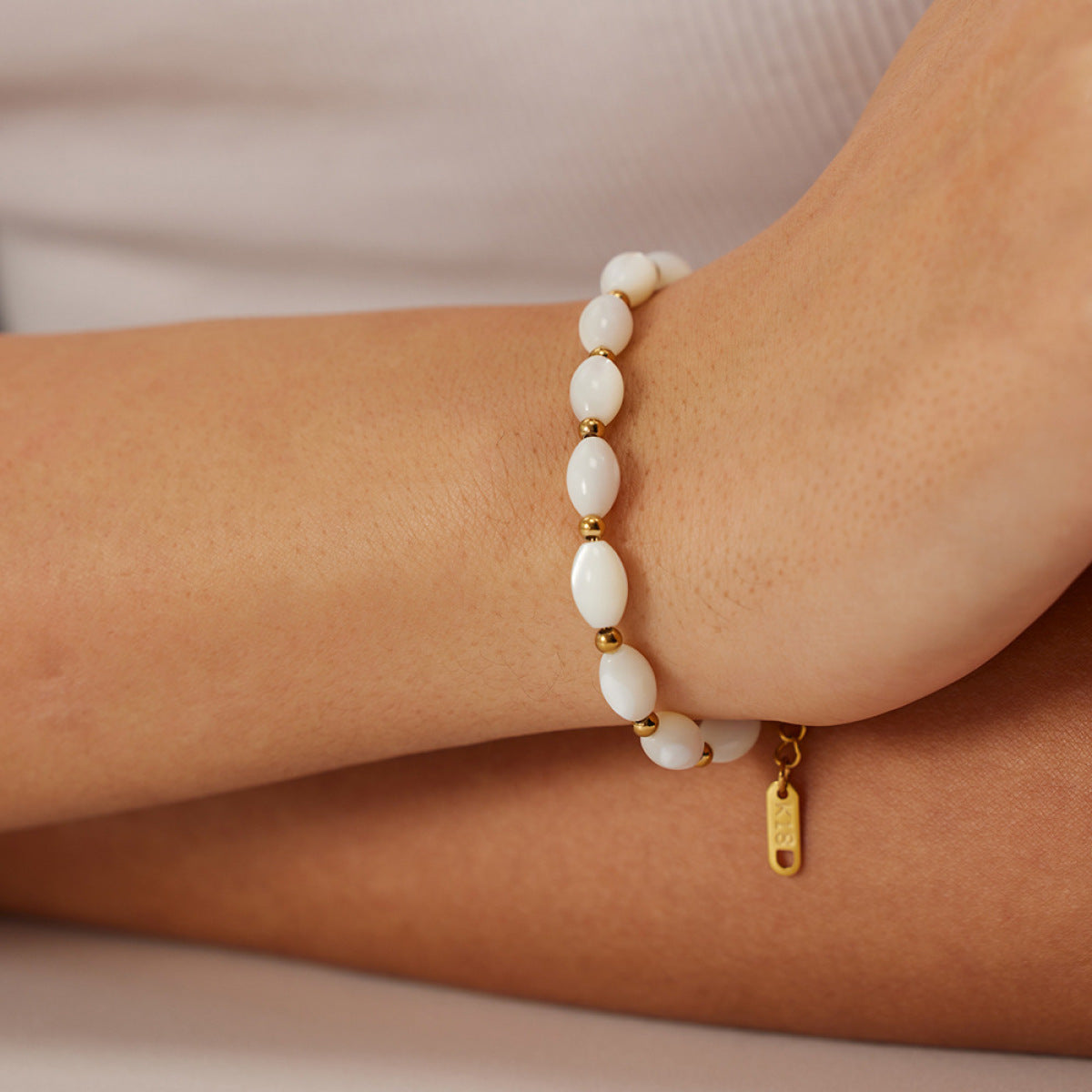 Clara – Ovales Armband aus goldfarbenem Edelstahl
