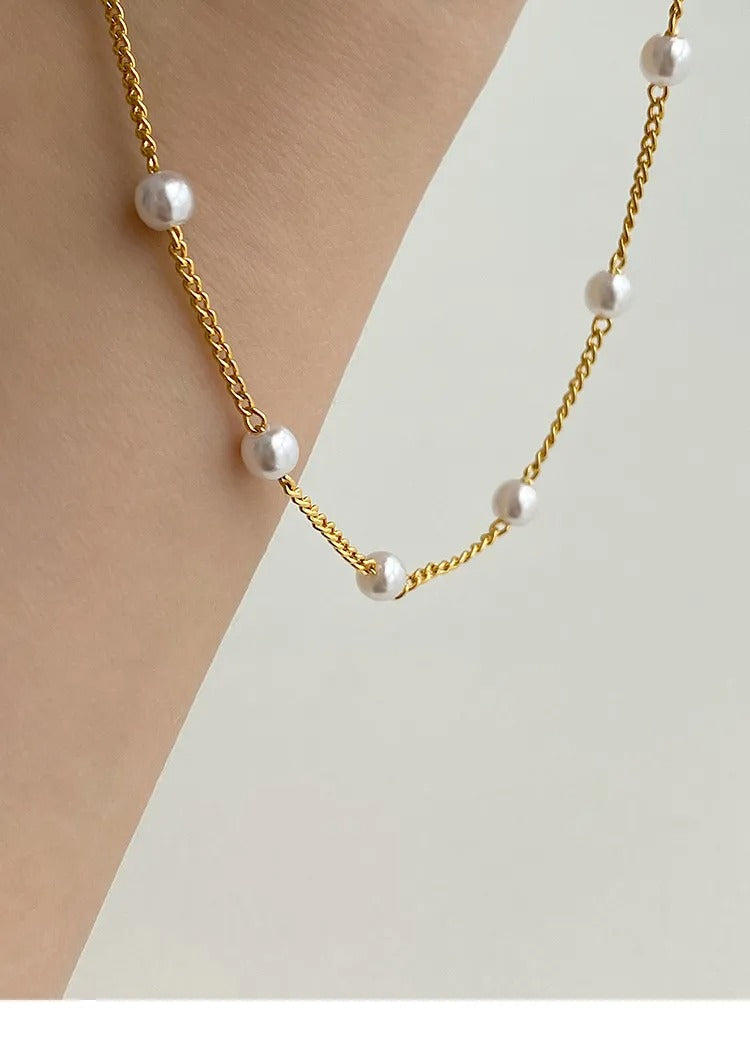 Yvaine – Perlenkette mit Goldener Veredelung