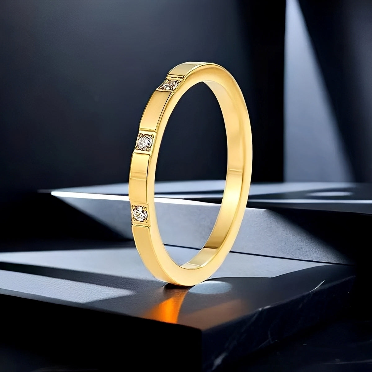 Naia – Minimalistischer Ring mit glitzernden Details