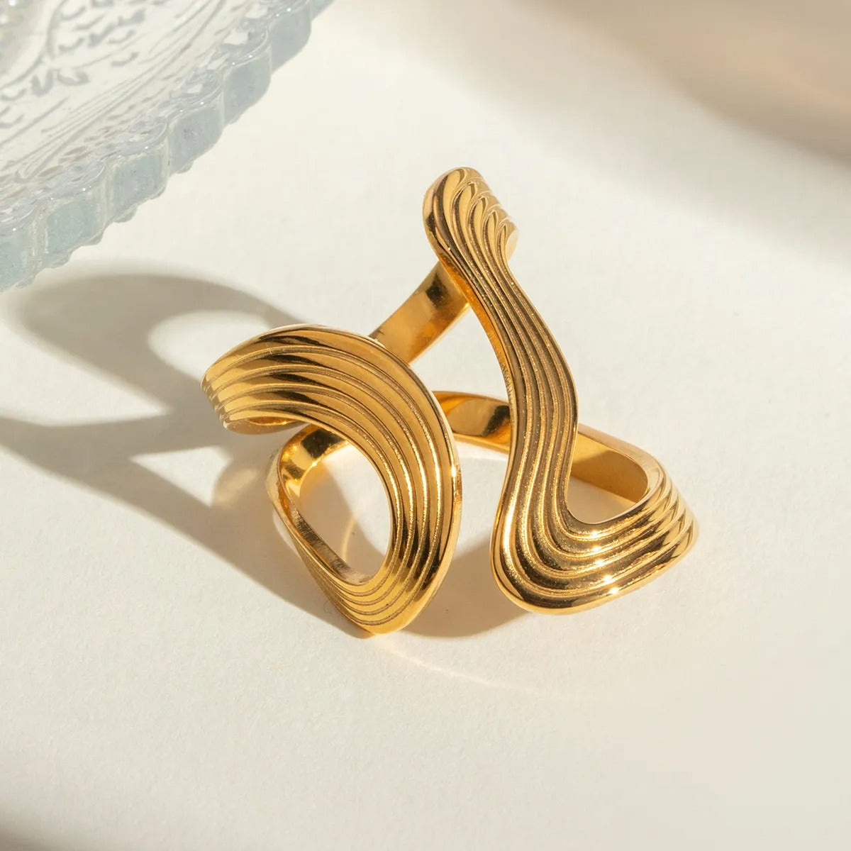 Elvie – Offene Ring mit unregelmäßigen Wellen