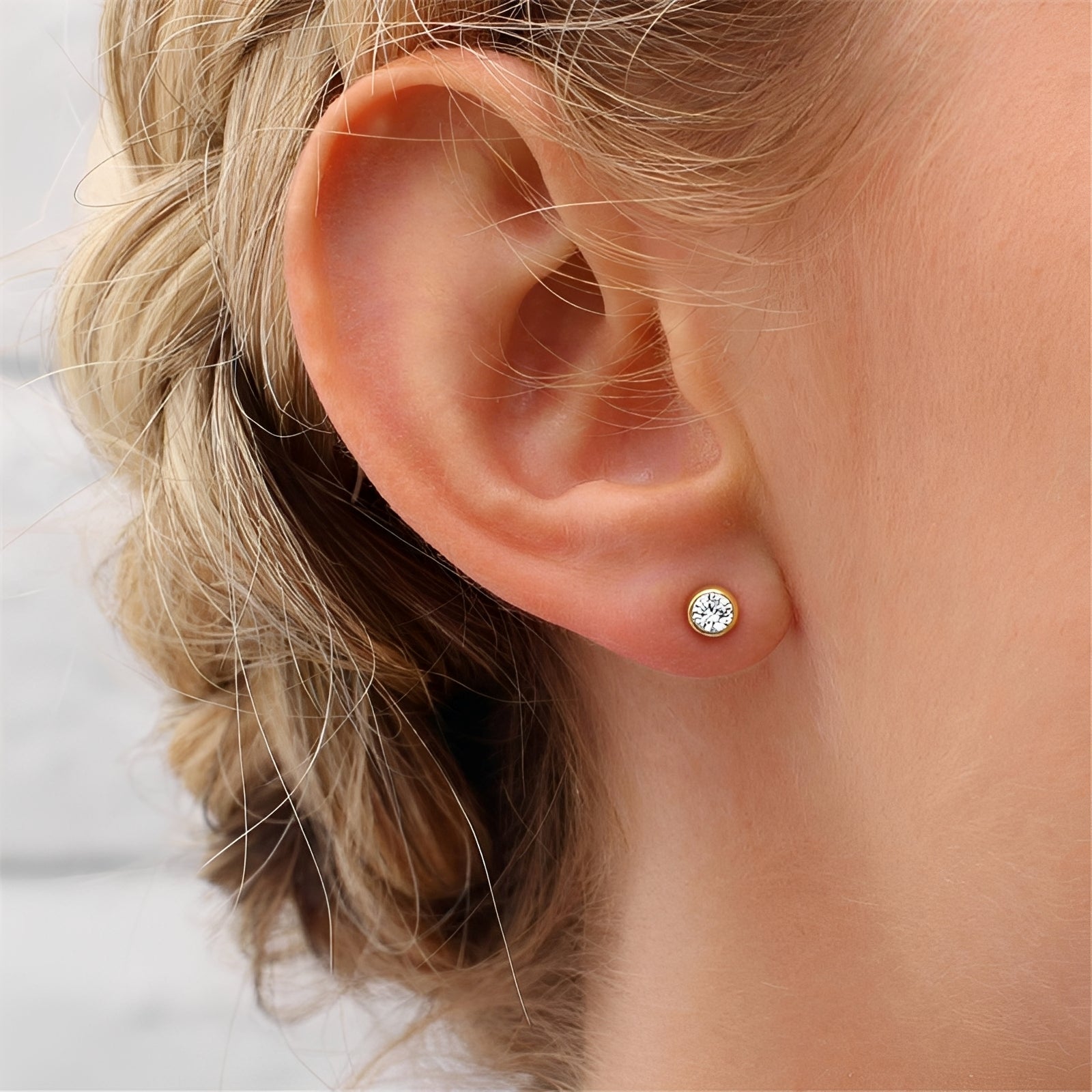 Rhea – Ohrringe mit Besatz aus Gold