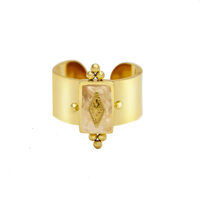Danni – Schicker Ring aus vergoldetem Gold mit einzigartigem Kristall