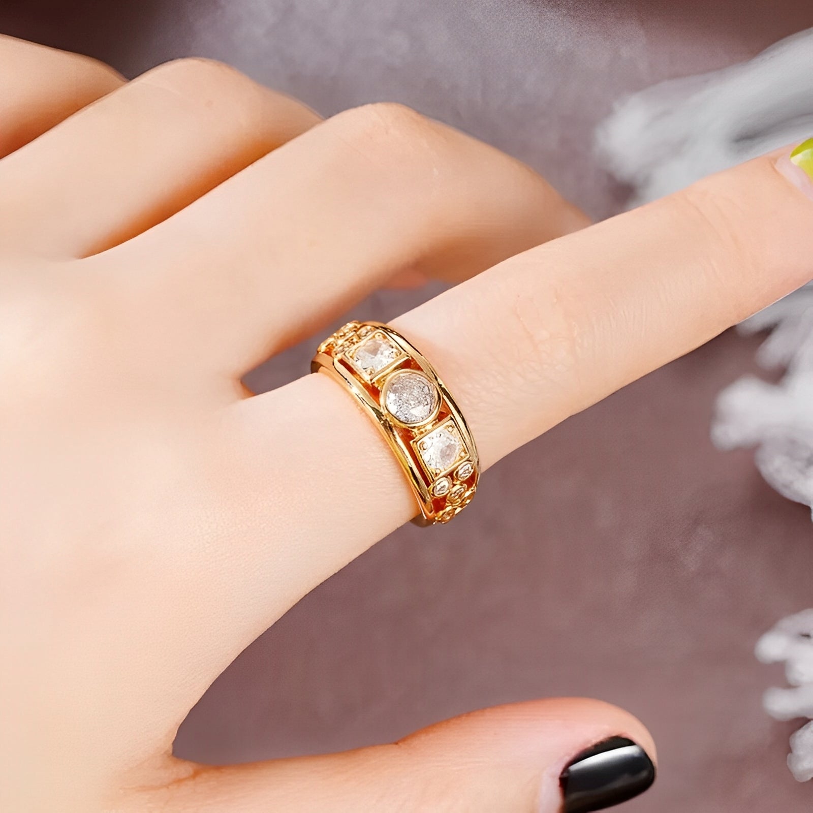 Reina – Goldener Vintage-Ring mit Heller Zirkonia