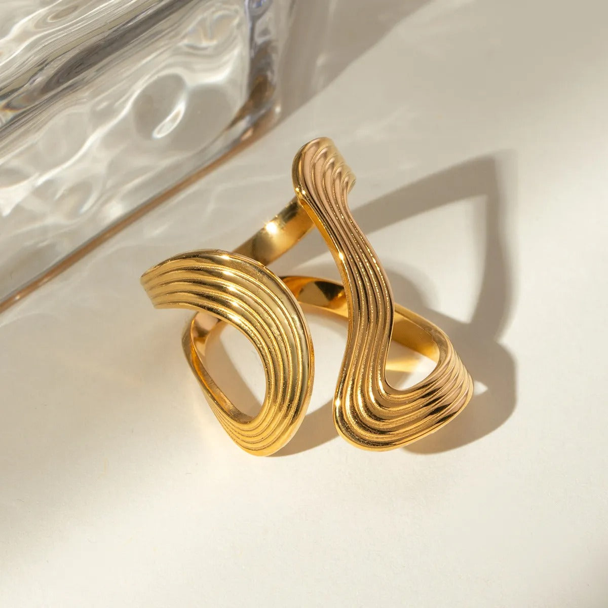 Elvie – Offene Ring mit unregelmäßigen Wellen