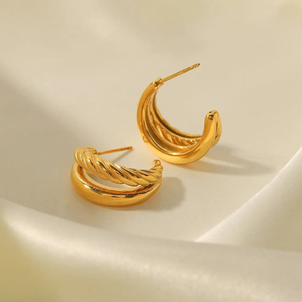 Cecilia – Ring Goldenes Kreuz Elegant