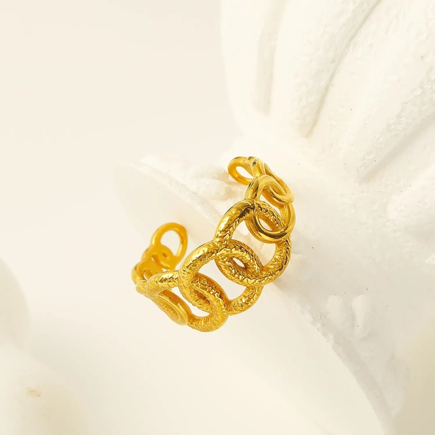 Nora – Minimalistischer Normcore-Ring
